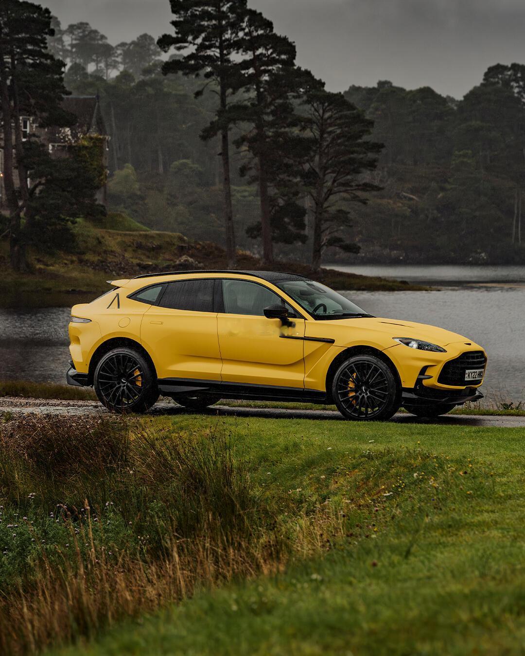 这一抹亮黄，怎么那么帅！😎西装暴徒🕶阿斯顿马丁