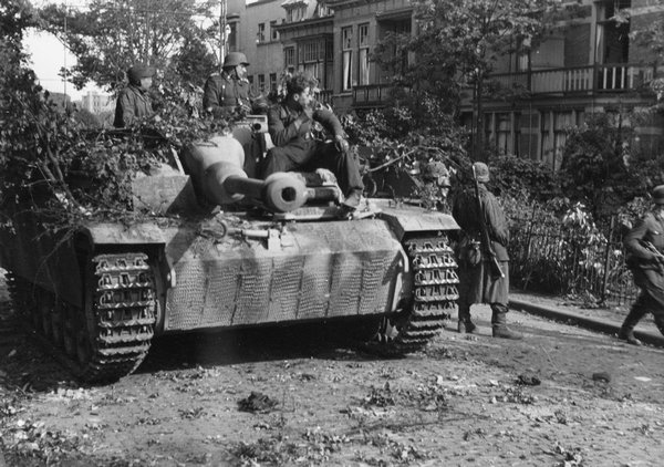 三号突击炮在阿纳姆：1944年9月19日的战斗纪实
