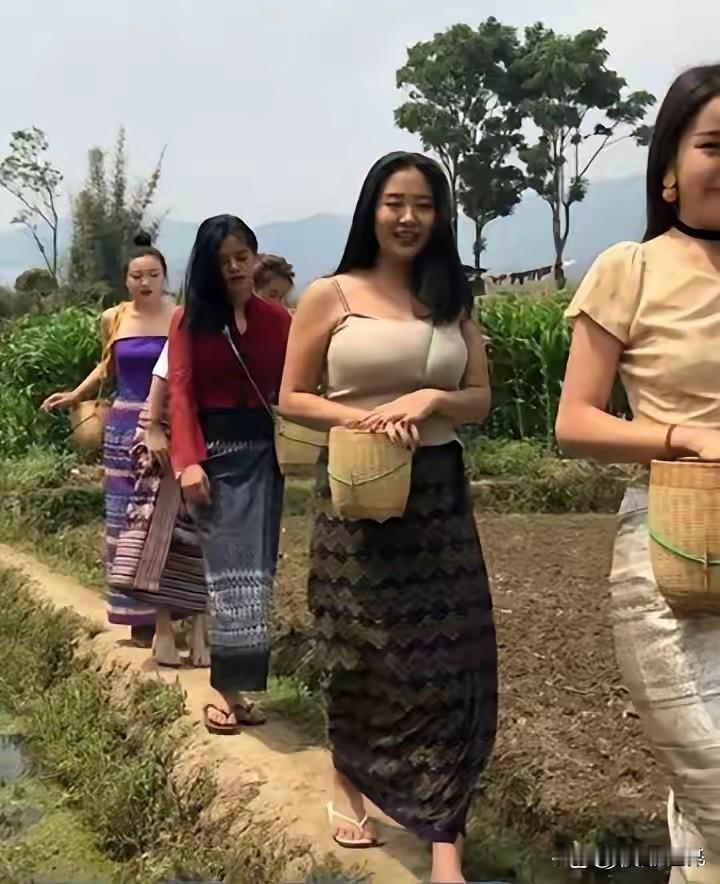 中国这么发达，为啥还有大批中国人跑到缅甸打工？缅甸本地人也懵了，脑袋里装满问号。