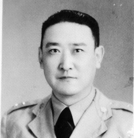 马呈祥拒绝参加新疆和平起义，在出国途中又接到了张治中的挽留电报。马呈祥看完叹了口