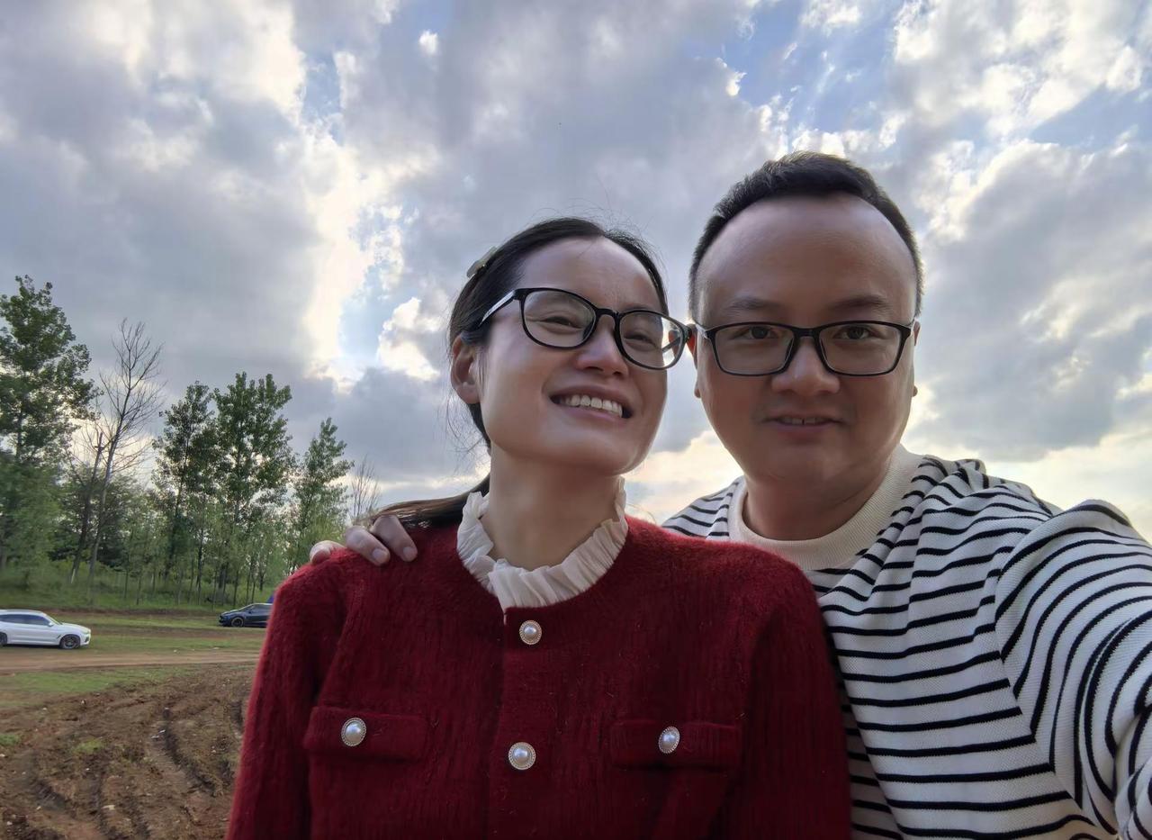 我们在不同的时间，喜欢上了对方，我们都爱过彼此，却没有相爱过……结婚十多年，我讨
