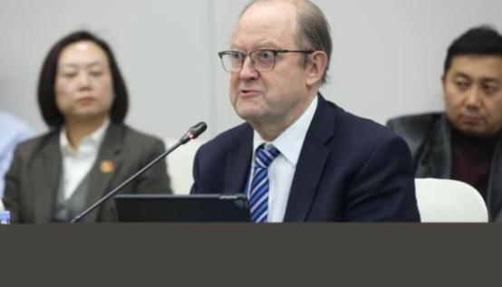 中美“必有一战”？英国专家捅破窗户纸：美国早想“核平”中国，只是怕打不赢自从