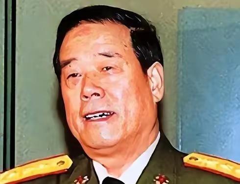 1986年，成都军区司令员傅全有来墨脱边防的军营视察，却看到军营三百多人全都身着