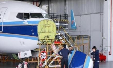 谁能想到！一架飞了20年、本该当废铁卖掉的退役波音737，拆开后居然藏着一座