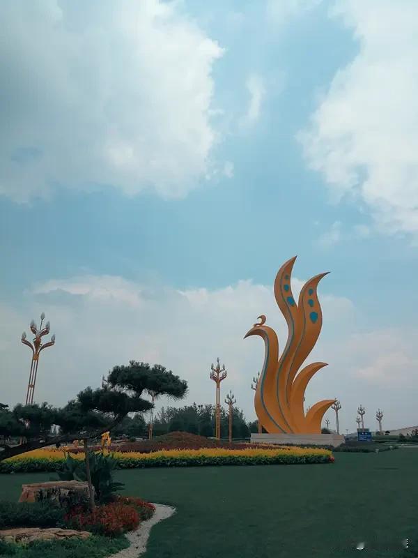 要在中国打造更多“寿光”，得从多方面发力。寿光蔬菜闻名全国，靠的是先进的农业技术