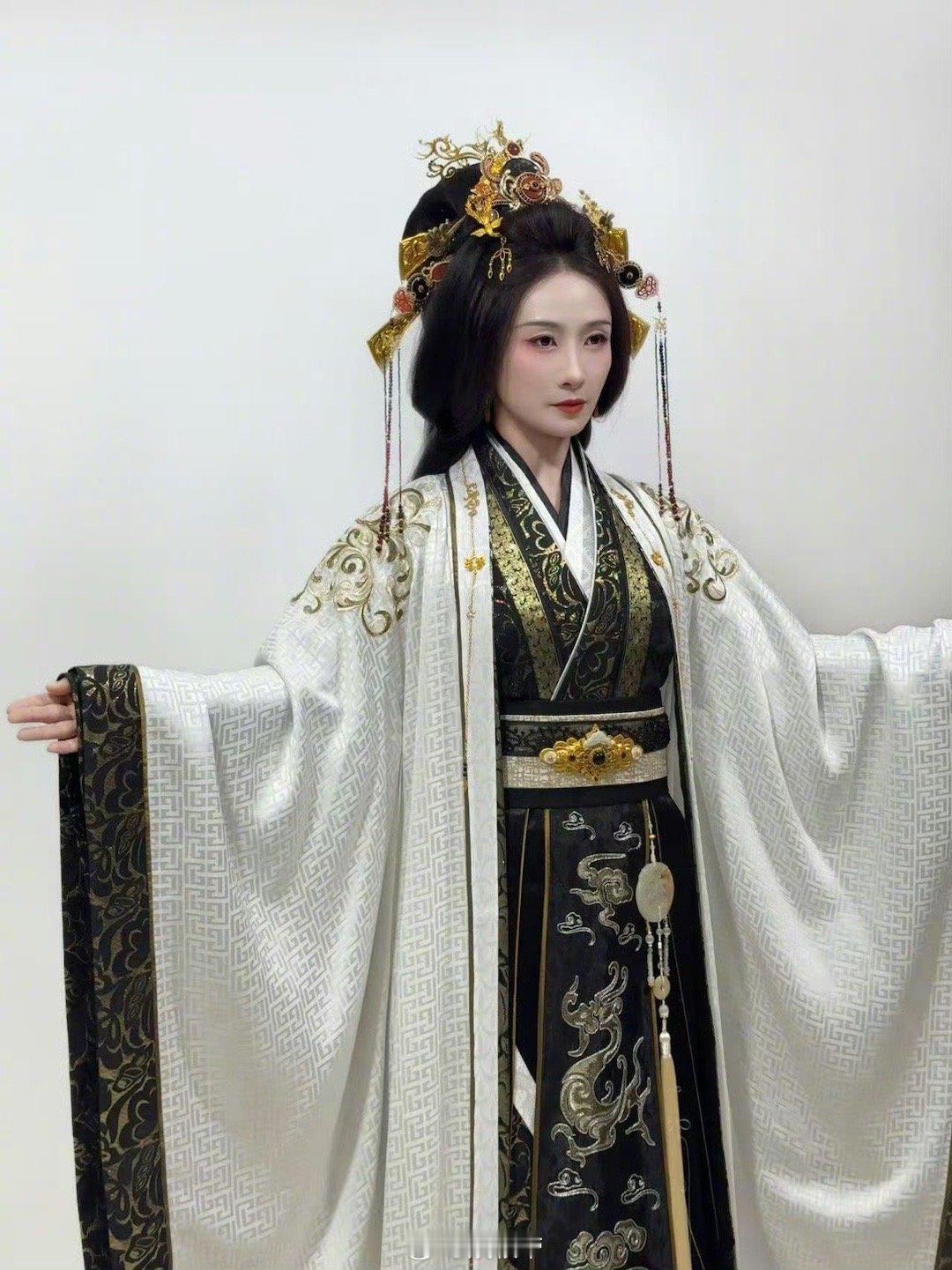 差点没认出来这是陶昕然所谓剧抛脸，是连观众都差点认不出的蜕变。陶昕然在《雀骨》