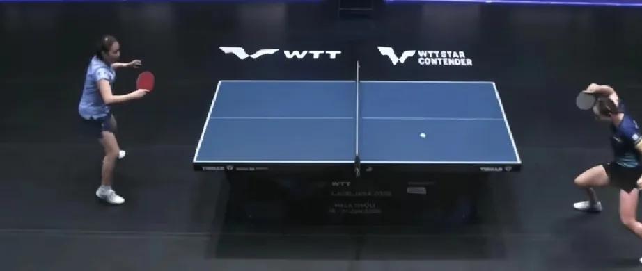 万远气到扔自己的球拍。WTT卢布尔雅那球星挑战赛资格赛女单资格赛第二轮，朱梓