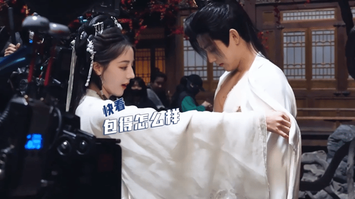 陈飞宇没和热巴签保咪协议吗陈飞宇没签保咪协议迪丽热巴给陈飞宇包扎这段，动作太丝