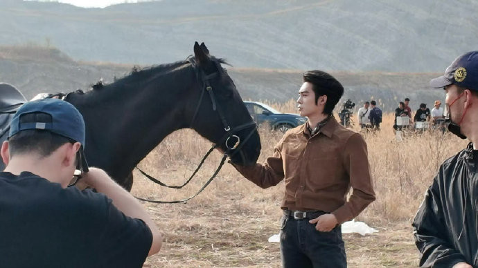 于适解锁奇瑞中国新燃油全球代言看到于适和全新一代瑞虎9同框，我就一个感受：这画面