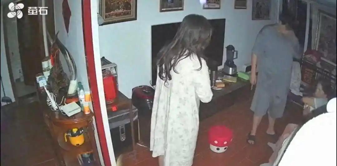“悲剧还是发生了！”凌晨0点51分，一阵撕心裂肺的哭声，突然把李女士和丈夫惊醒。