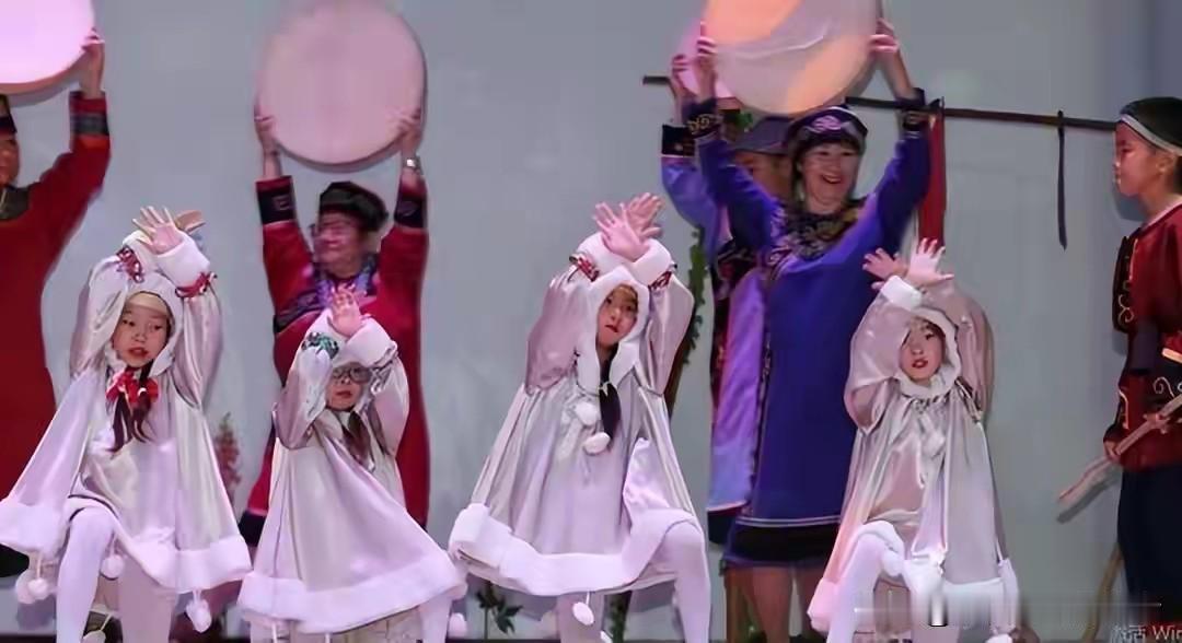 阿联酋那条法律够狠的。女性公民嫁给外国人，国籍说没就没，所有福利待遇跟着一块儿清