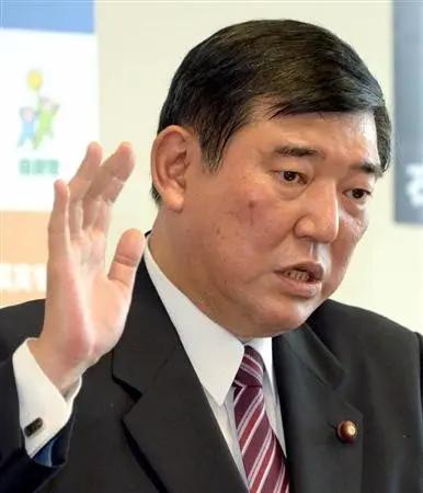 石破茂在X上发了两张沙漠对比图，却什么要没说。作为退任前首相，石破茂不便多说