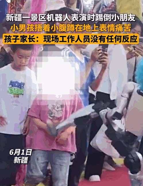 悲剧还是发生了！6月3日闪电新闻报道，新疆，某景区正在搞演出，旁边看热闹的小男孩