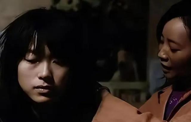 1984年，贵州16岁女孩秦兰被人贩子卖给山里的老光棍，并生下一儿一女。30年后