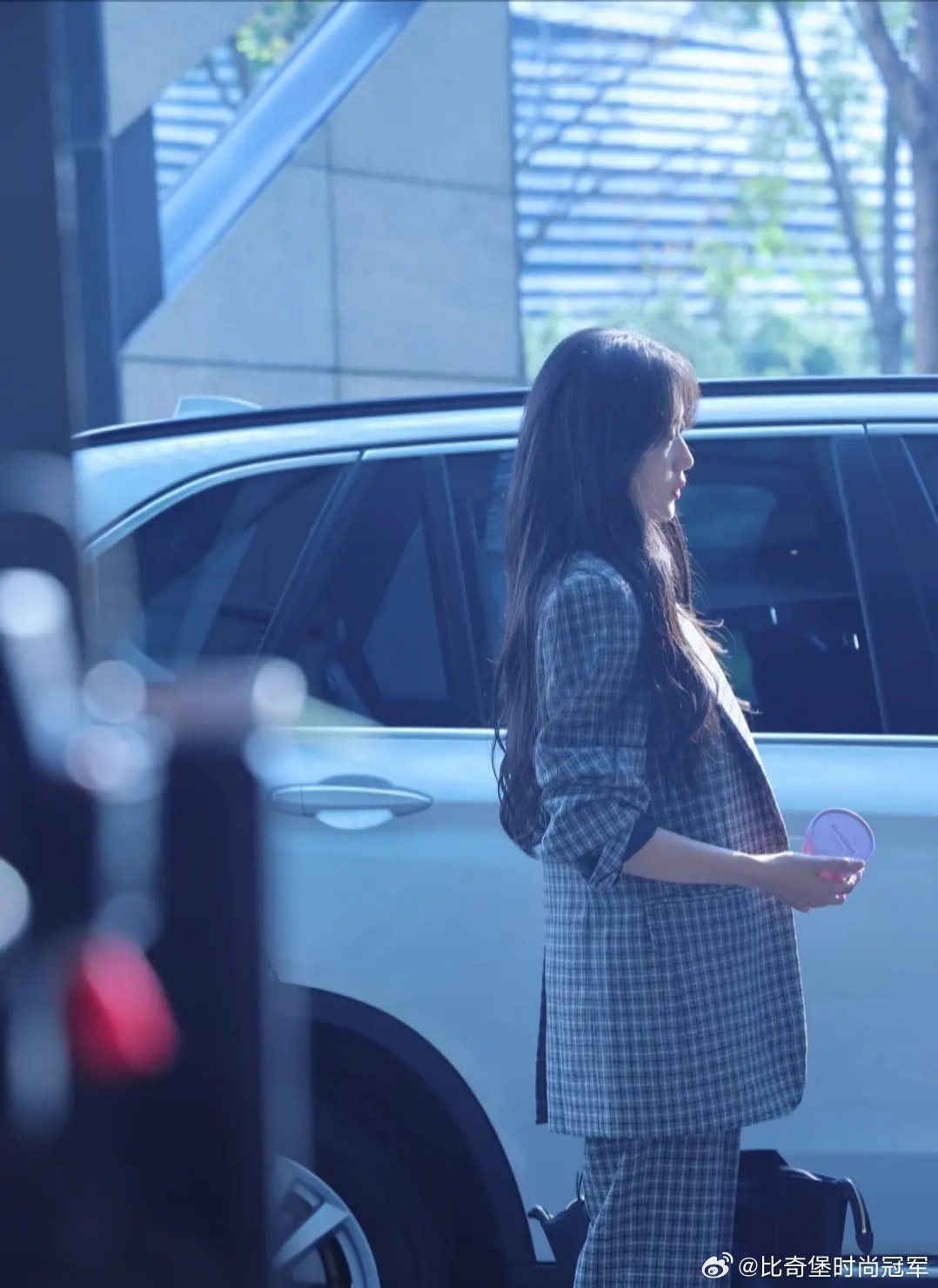 刷到了女主每套造型汇总，妆造都很好看衣品很好，听说大部分都是孙千自己带衣进组的?