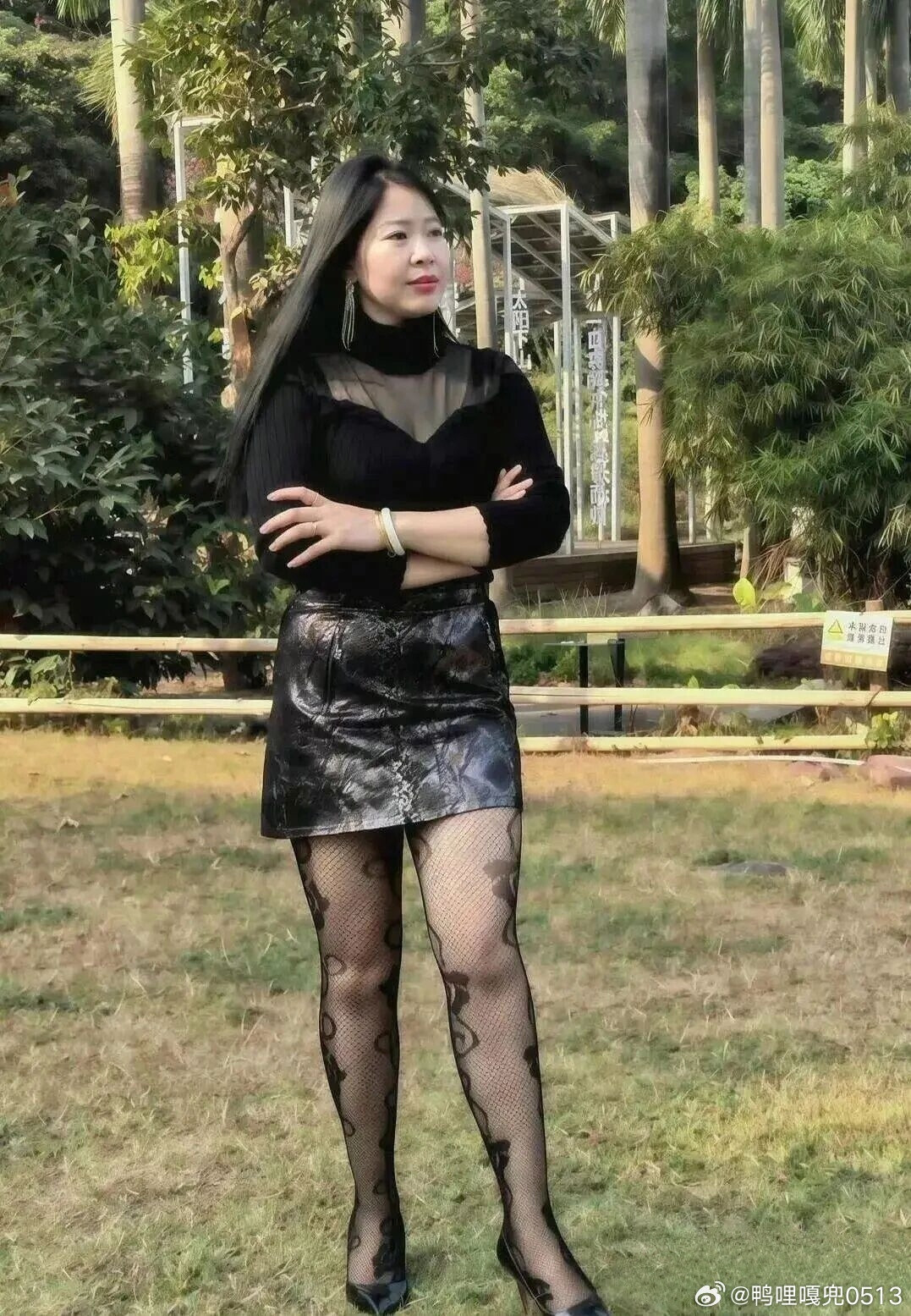 OOTD时尚穿搭今天穿什么ootd黑色印花丝袜魅力无限