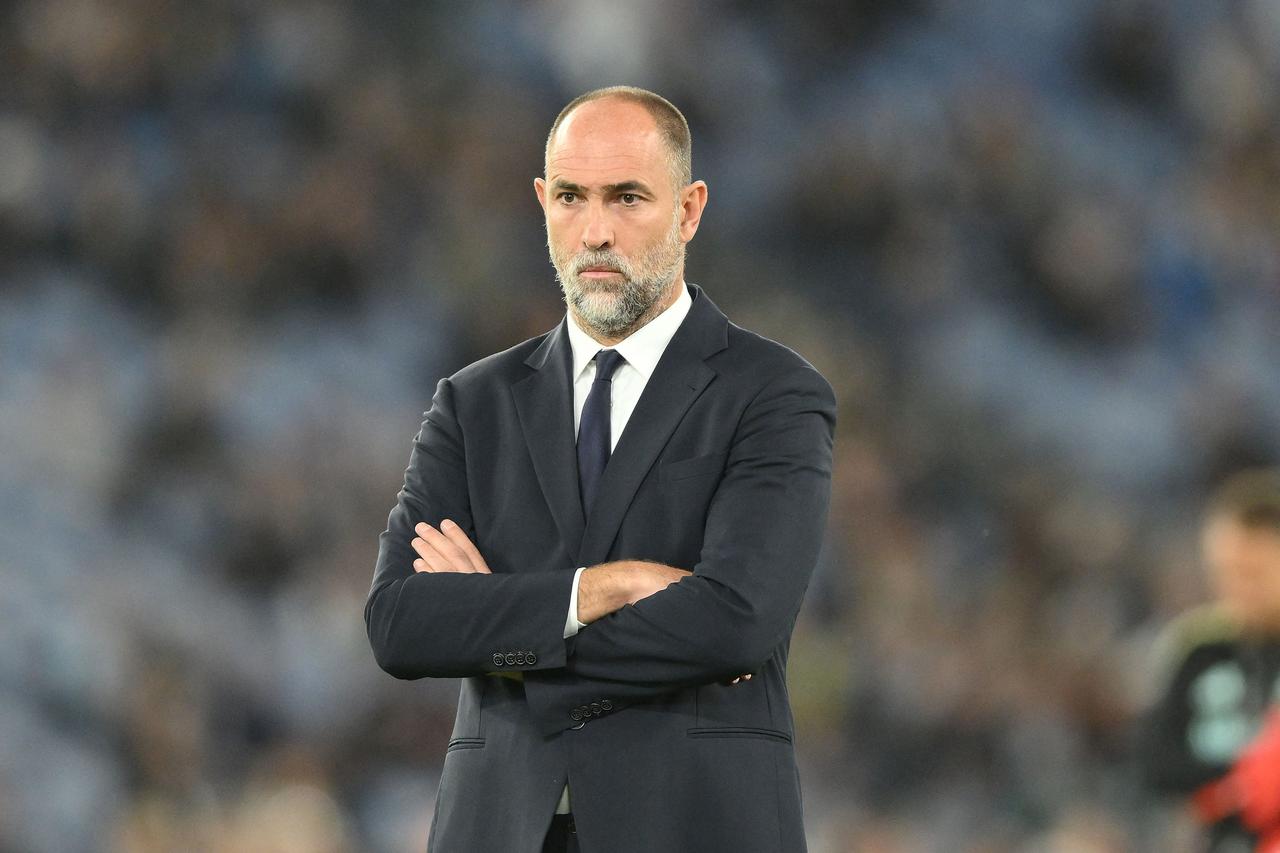 热刺从来不是豪门，也就前几年支棱了一下，现在英超豪门也就那5家。英超成立之初曼联