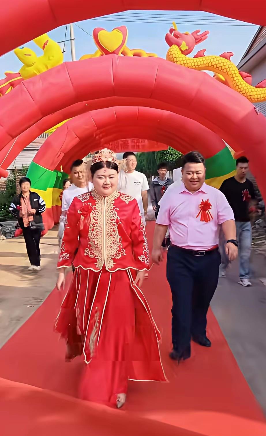稳如泰山呀！这对新人的爱情应该很稳固，因为他们都是重量级的人物，你显然他们是因为