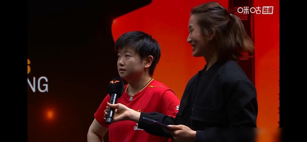 莎莎4：0战胜大迪，赛后采访。记者：恭喜莎莎拿下香港总决赛单打首胜，怎么评价这