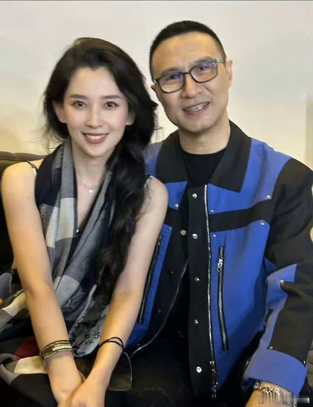 看得出底子还行但是和美颜图也差太远了，网红真的很懂怎么把自己美颜成最放大优势的样
