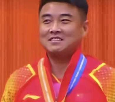 王皓今晚可以放心休息了！随着薛飞3比0横扫张本智和王皓也终于松了一口