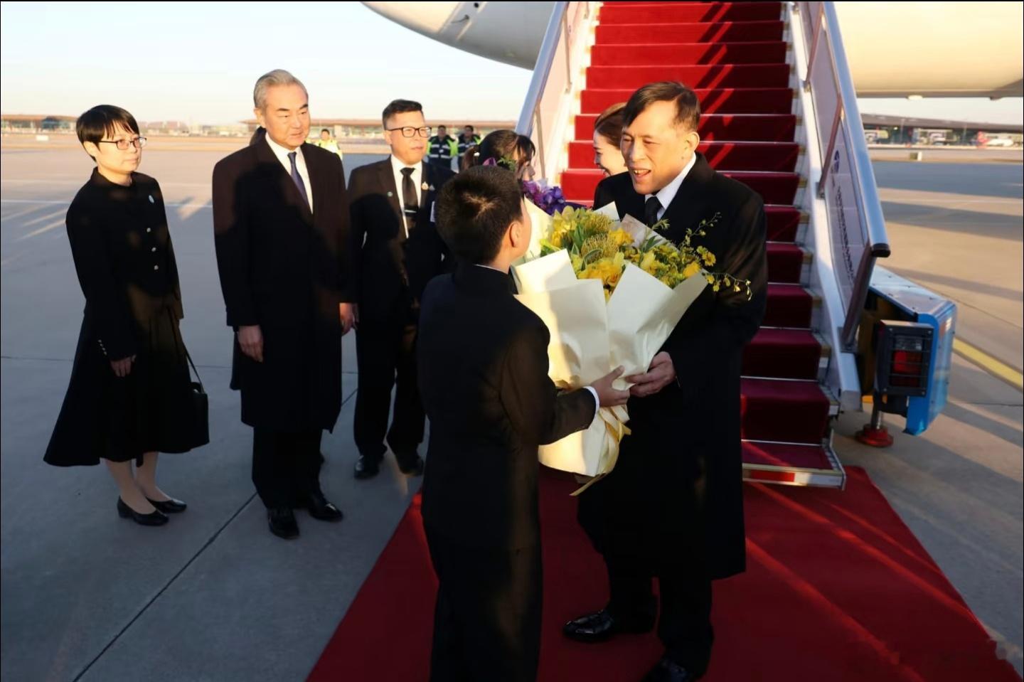 泰国国王王后访华照片，泰国总理随行。