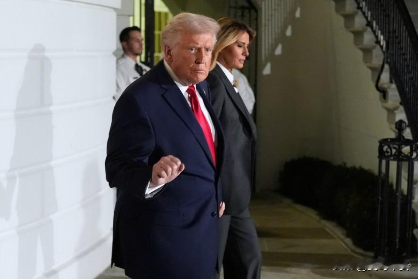 记者：总统先生，你能向美国人解释一下吗？既然你说美国去年夏天已经“摧毁”了伊朗的