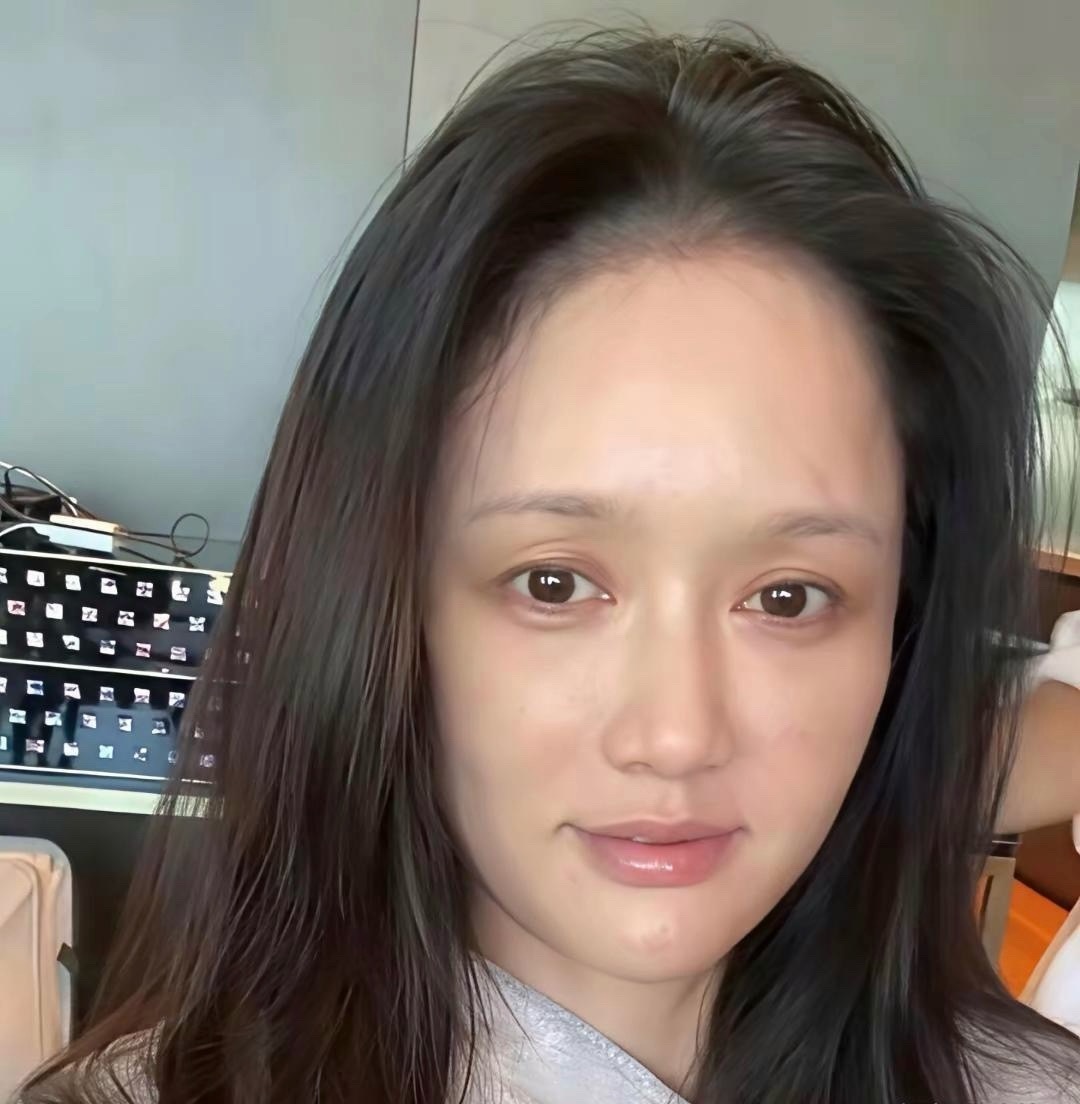 陈乔恩公开自己的素颜照，蛮漂亮的