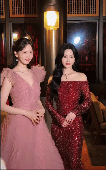 林允儿:我可是韩国神颜……刘诗诗:姐姐我同框没输过……很明显，刘诗诗和林允儿