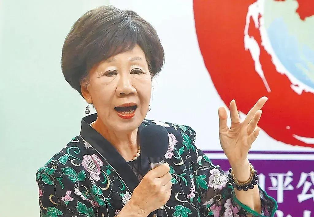 台湾地区前副领导人吕秀莲日前接受台媒专访时发出呼吁：“希望赖清德尽快辞去民进党主