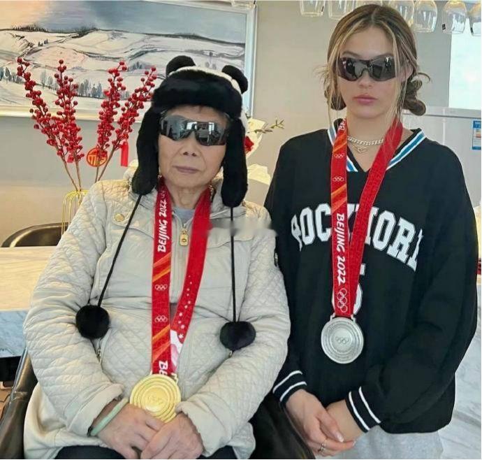 夺冠即永别，谷爱凌与奶奶的约定看哭全网。米兰冬奥刚摘金✨却收到奶奶离开的消息💔