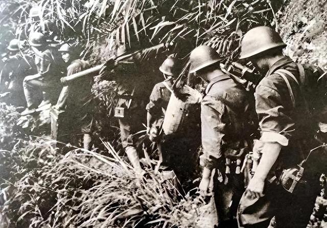 1979年，我军攻打鬼屯炮台，连续打了一百多发炮弹，都没有攻破，就在这时，一个炊