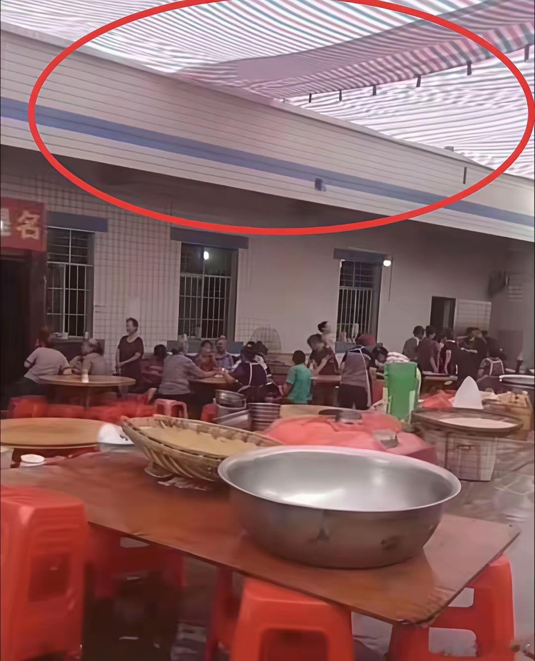 “女儿墙”一夜闻名！倒塌为何伤亡如此恐怖？看完你就明白了。不少人都以为女儿墙是从
