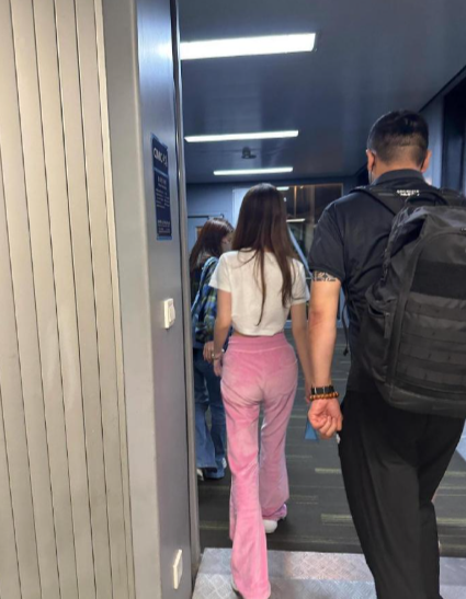 直观感受到虞书欣的身高169高妹满屏的腿​​​