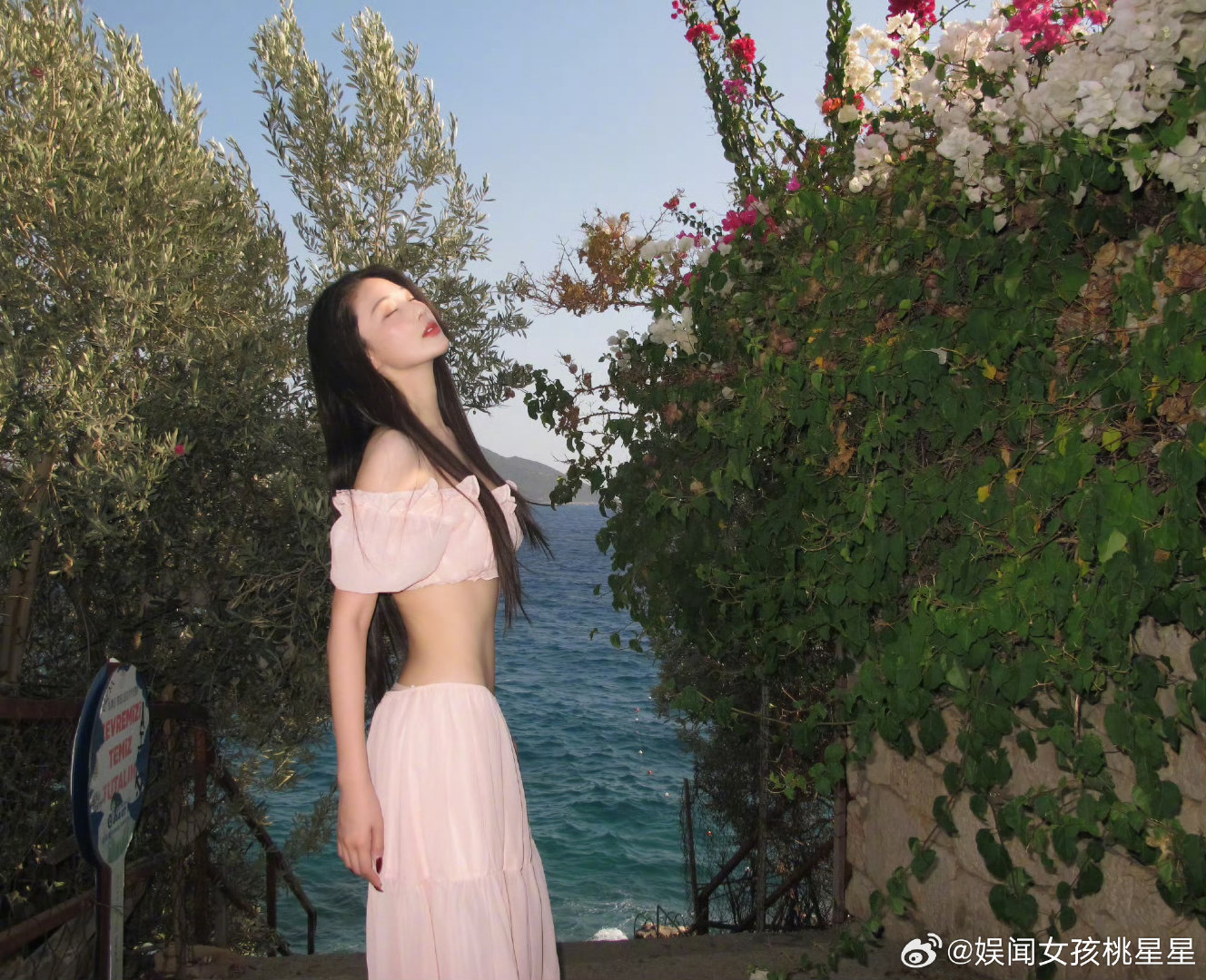#张馨予瘦成啥样了#身姿纤细但很有力量感，看得出平时坚持运动，这份自律换来的好状态太难得​