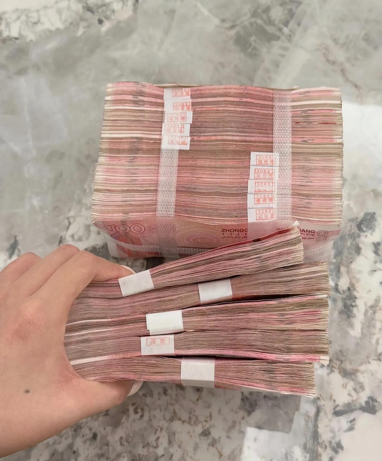 月入6k-1.5w还扛车贷？狠人存钱法：一年稳存10万！手里有10万先“