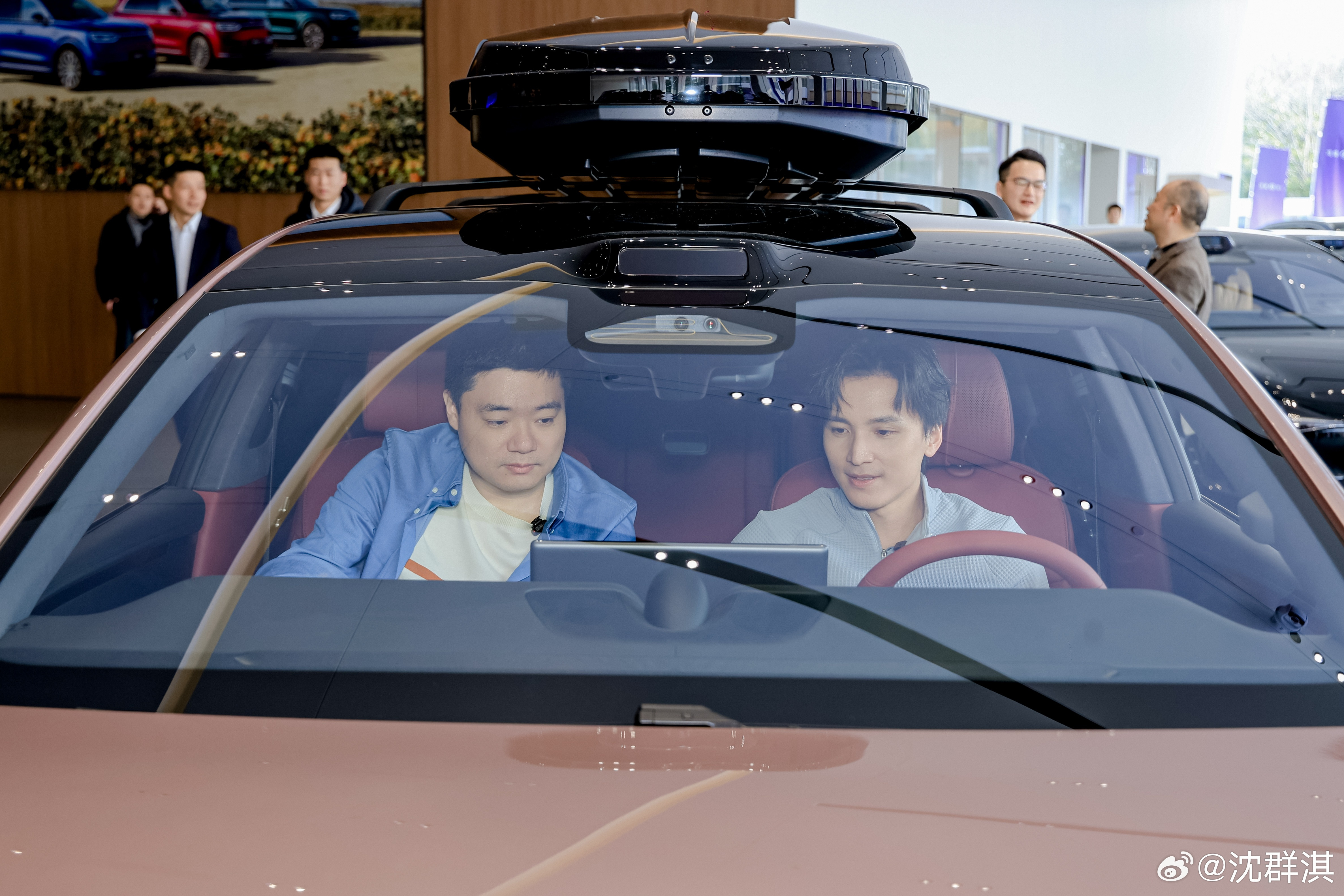 时隔八年，再次和丁俊晖碰面。八年前是半个小时，而这一次霸占了他一整个上午。我问：