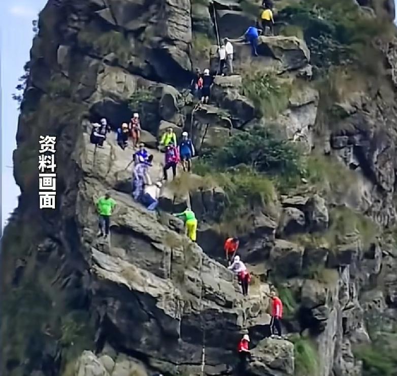 已经到了忍无可忍的地步了江西庐山一个景区最近发现，很多游客都不走主线，而是临时