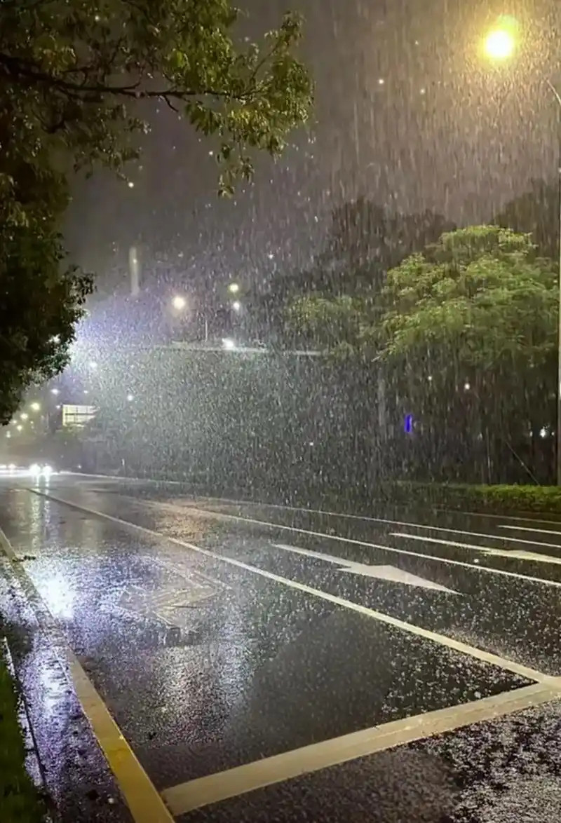 【重要天气提示】河北雷雨又又又又来夜间河北南部部分地区有大雨天气预报16日夜间