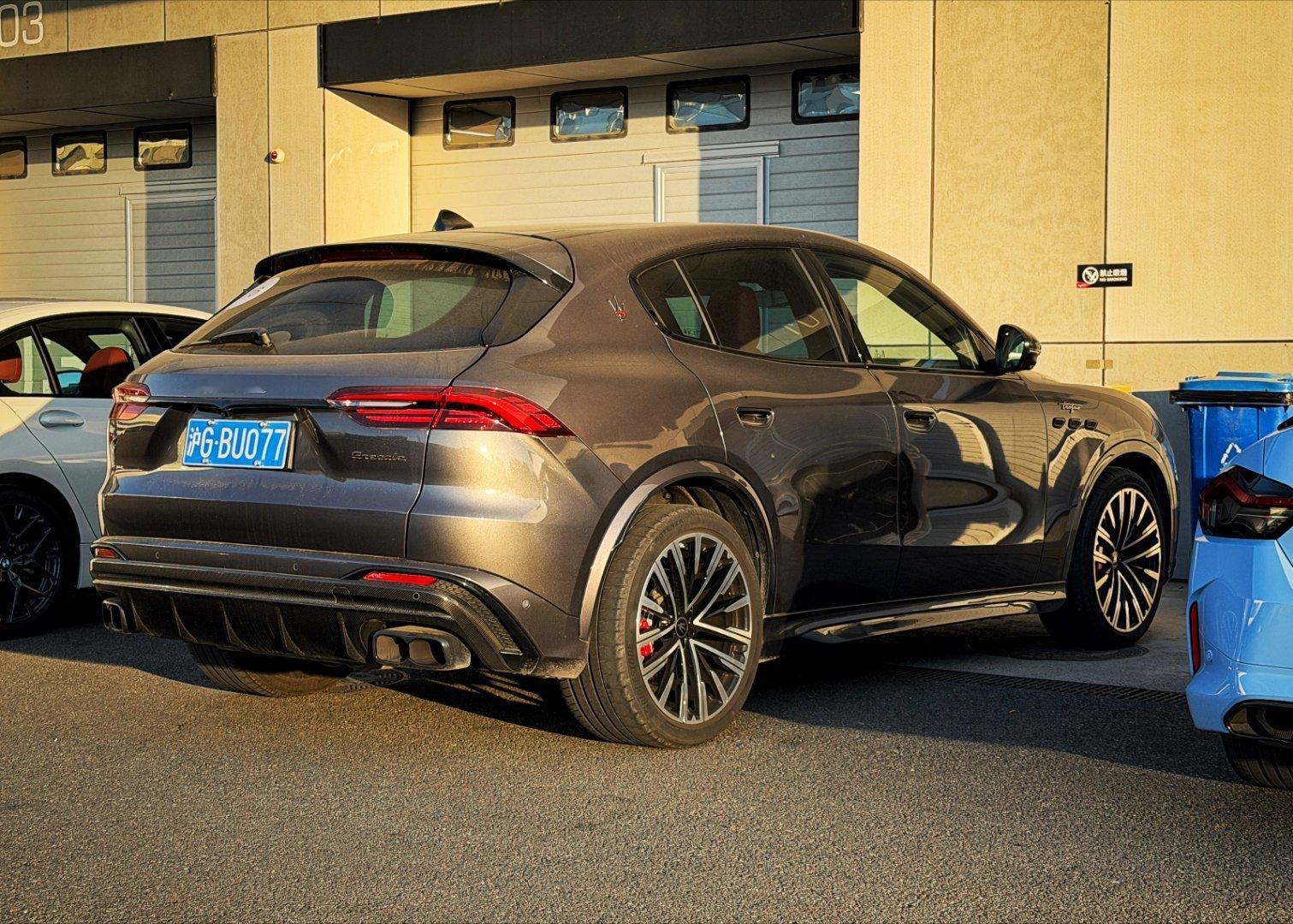 高性能版本玛莎拉蒂的GrecaleTrofeo我真心觉得是台非常棒的车。3.0