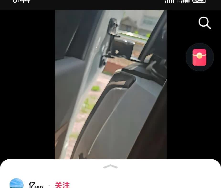 刚刚看到理想汽车的高管老汤哥回复了为啥mega前机盖要用更便宜的铁质机盖，那么现