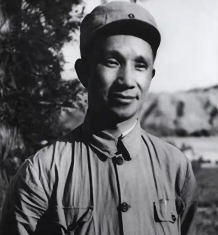 宋时轮战前当众撂挑子，主席下令撤职，粟裕为何执意力保？1948年秋季，华东野