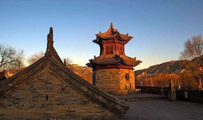 1994年6月，山西省张壁村的村民张隋亮在修自家的地窖时，无意间打穿一个地洞，他