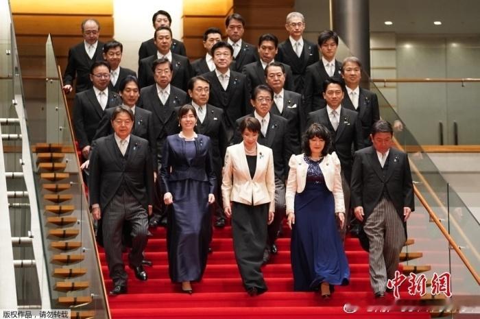 9月17日电据日本共同社报道，当地时间17日上午，日本政府召开临时内阁会议，高市早苗内阁全体阁僚辞职
