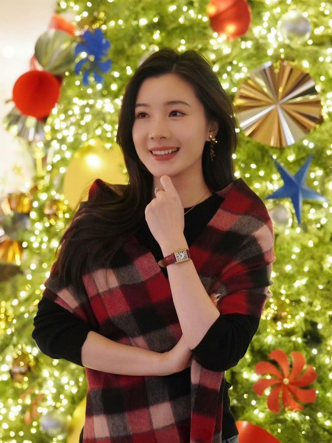 上句：张灯结彩送旧岁，盼请下联下联：敲锣打鼓迎新春！