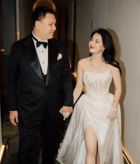 女生们，一定要听劝，李嘉格的经历又是一次证明。近日，李嘉格宣布与车澈早已回归朋