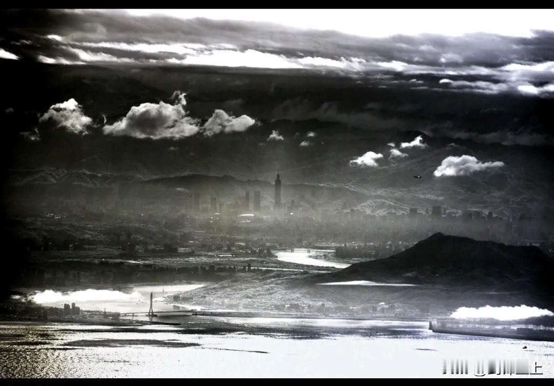 现在包括大陆和日本的大量博主通过推算，都认为台北101大厦是双尾蝎无人机在距离淡