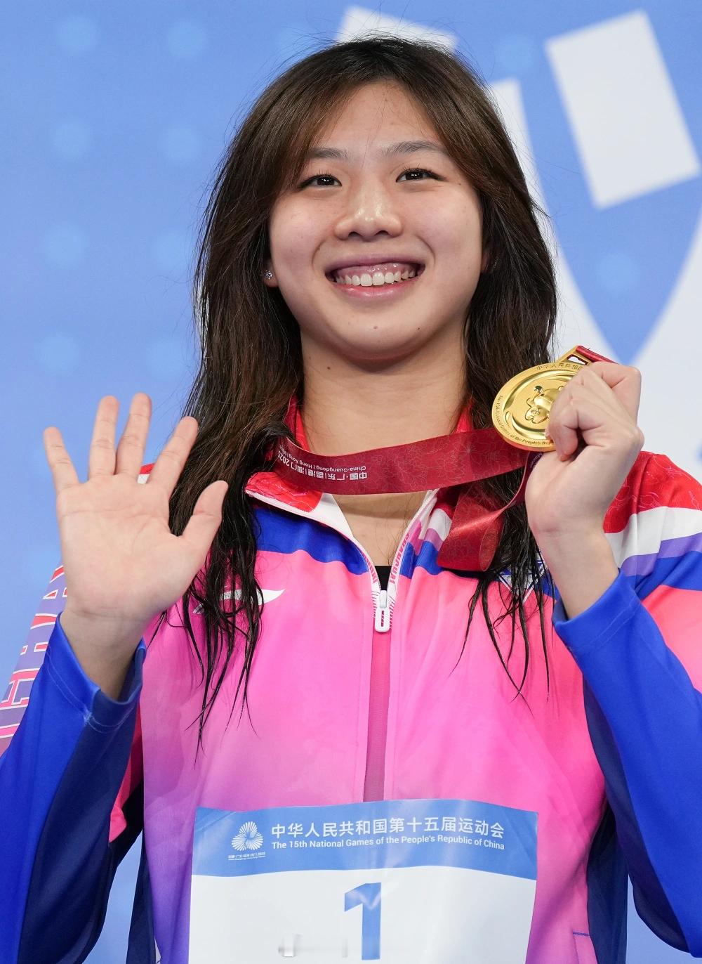 11月12日晚，全运会的泳池里见证王者时刻，唐钱婷以1分05秒36强势问鼎女子1