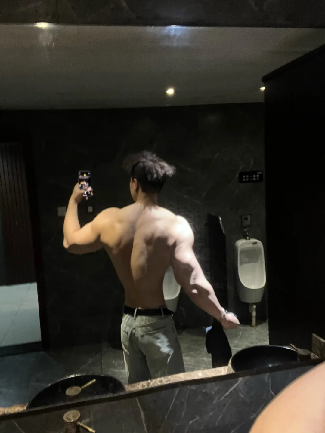 实况 细狗第一天进健身房