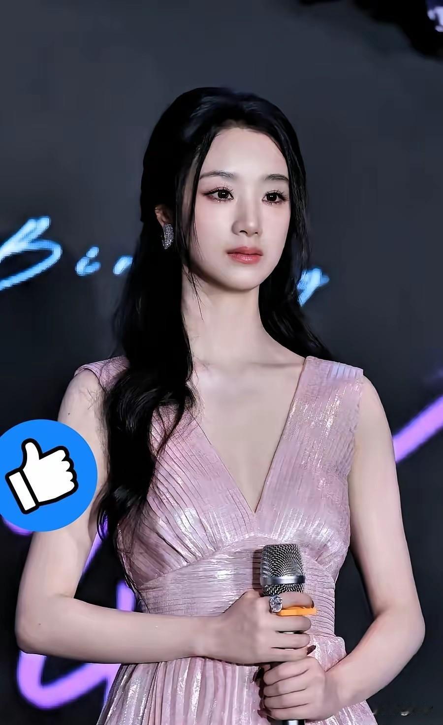 现在的短剧女演员是真的能赚钱，王小艺月入上百万，赚钱速度堪比印钞机，有人羡